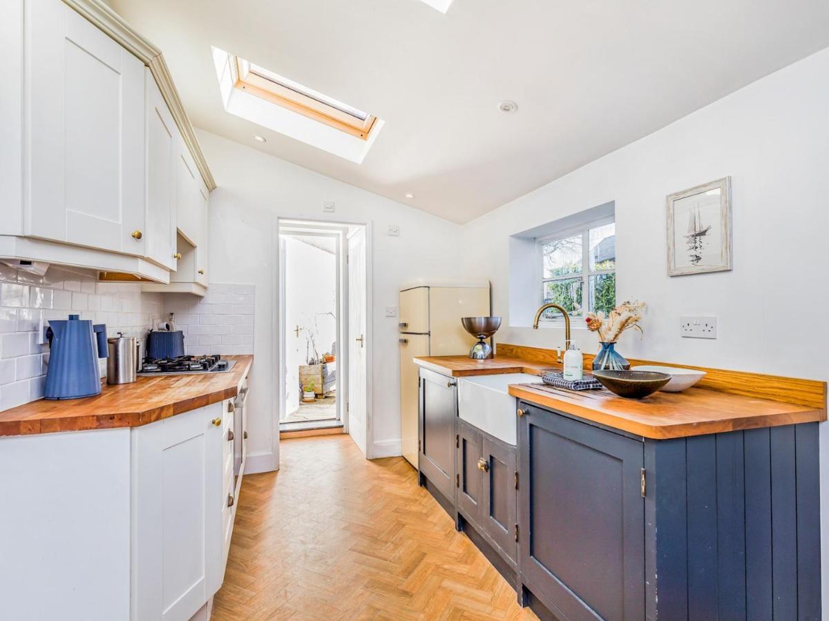 Pass The Keys Charming Downland Cottage Chichester Exterior photo