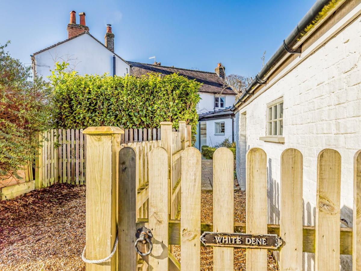 Pass The Keys Charming Downland Cottage Chichester Exterior photo