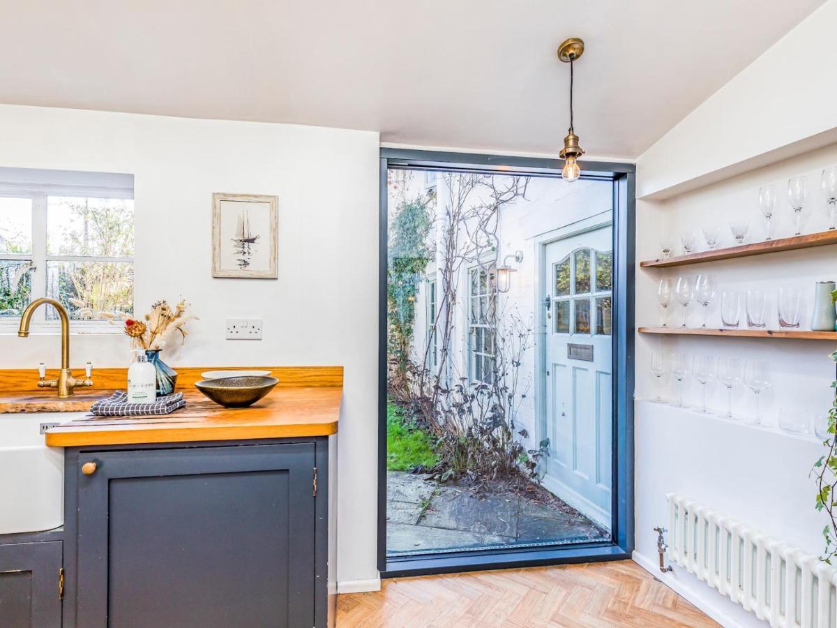 Pass The Keys Charming Downland Cottage Chichester Exterior photo