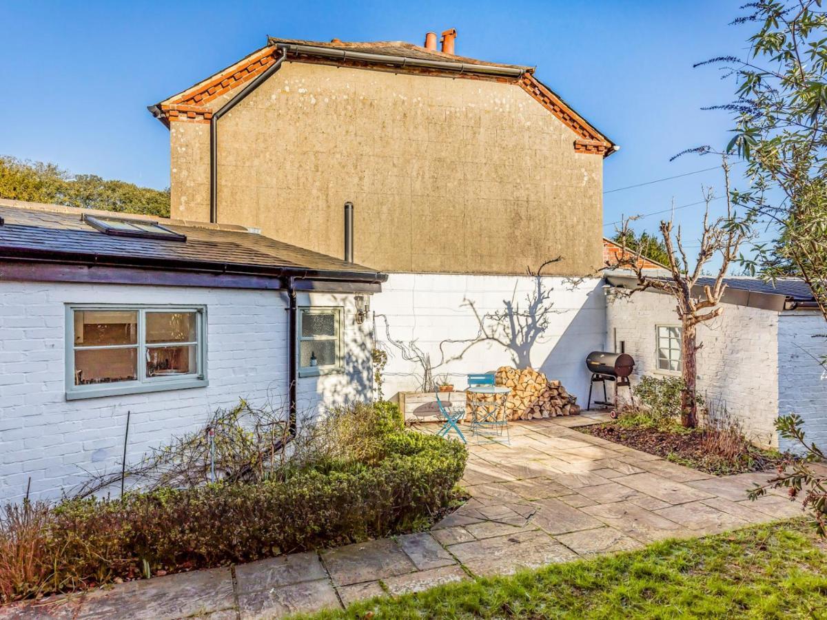 Pass The Keys Charming Downland Cottage Chichester Exterior photo