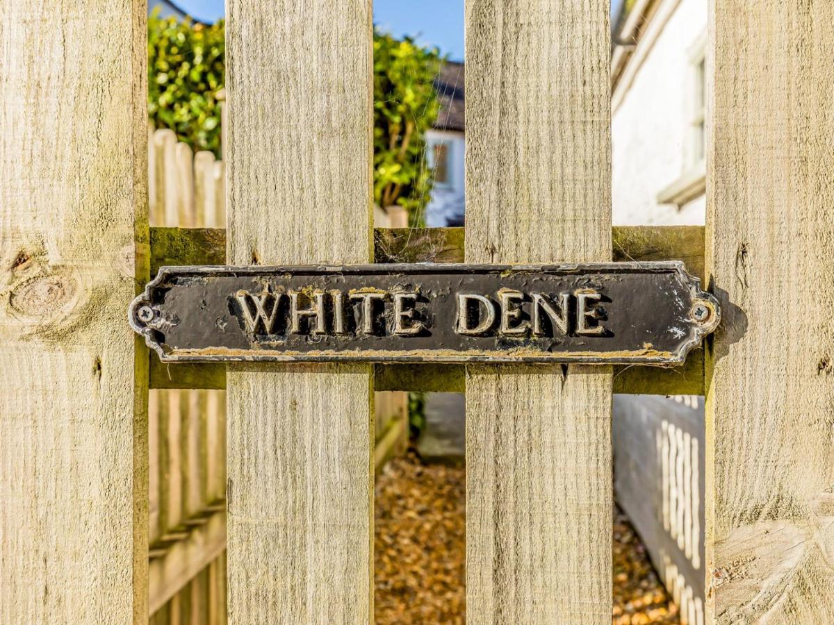 Pass The Keys Charming Downland Cottage Chichester Exterior photo